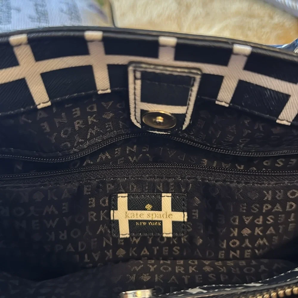 Kate Spade black & white very clean - Picture 8 of 15